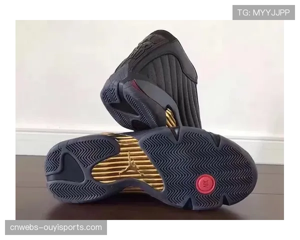 厄德高训练中频繁更换球鞋品牌，赛前准备细节引热议