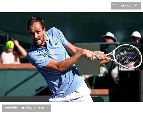 阿尔卡拉斯如何用多变战术化解梅德韦杰夫的底线防御